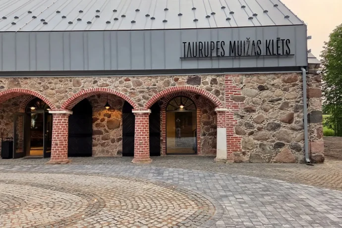 Taurupes muizas klets fasade